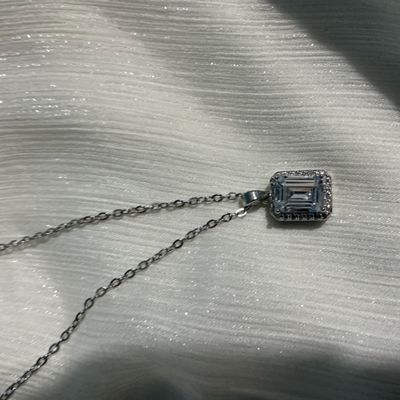 Gorgeous Radiant Cut CZ Diamond solitaire pendant necklace - Picture 15 of 16